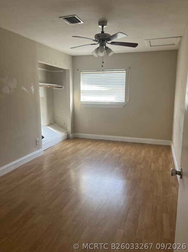 Foto del edificio - 279 SE 8th Terrace