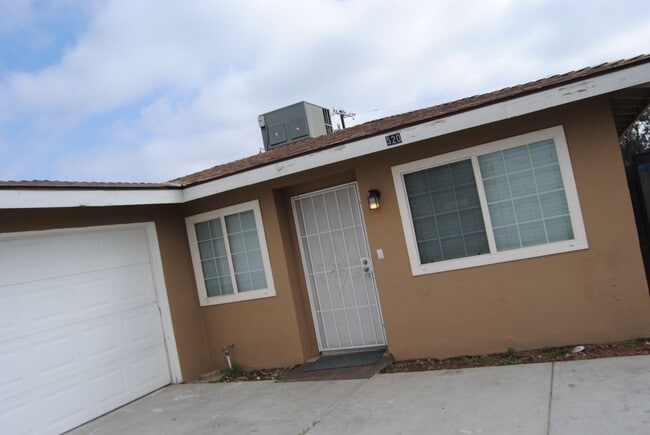 Building Photo - 520 Delfino Ln