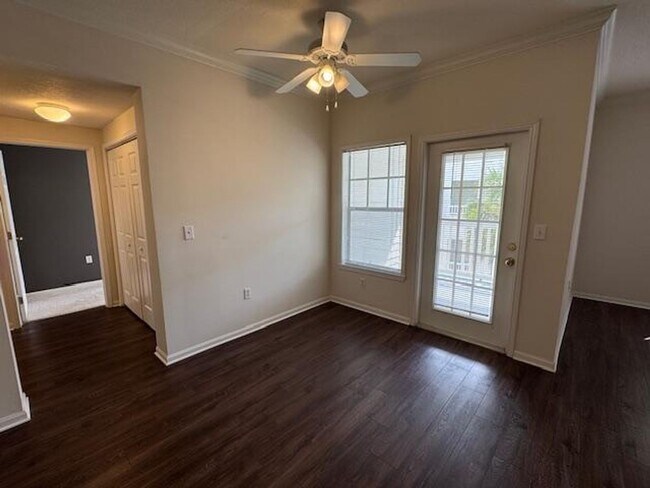 Building Photo - 3 Bedroom Top Floor Condo in Downtown Cele...
