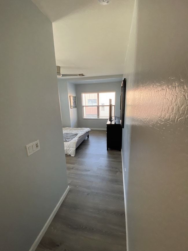 Foto del edificio - 330 S Farmer Ave