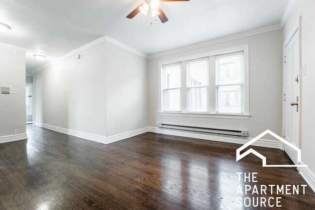 Foto del edificio - 3825 N Greenview Ave