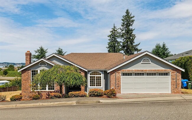Foto del edificio - Stunning Fully Remodeled 4-Bedroom Waterfront Home in Steilacoom — Minutes From Chambers Bay