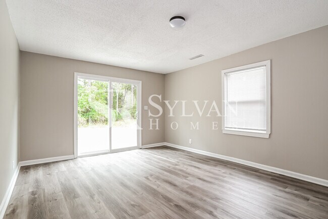 Building Photo - 1204 Glenarden Dr