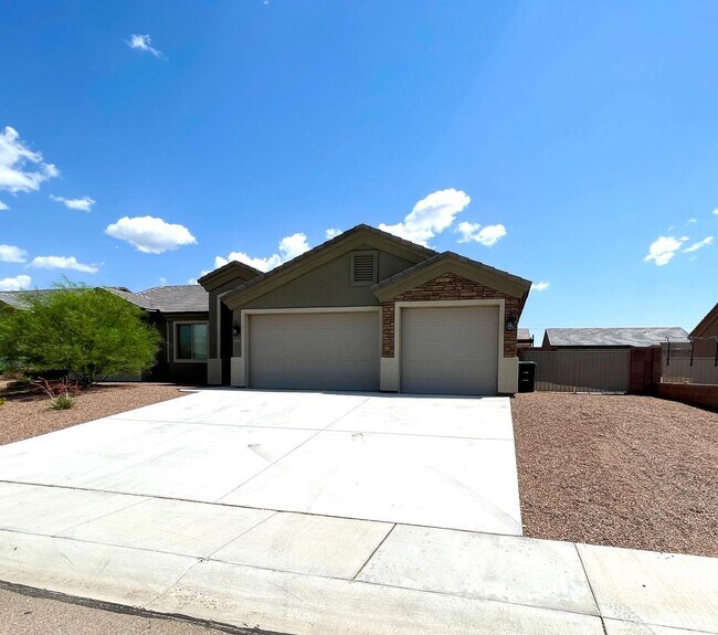 Building Photo - Beautiful 3 Bedroom, 2 Bathroom Home in Vi...