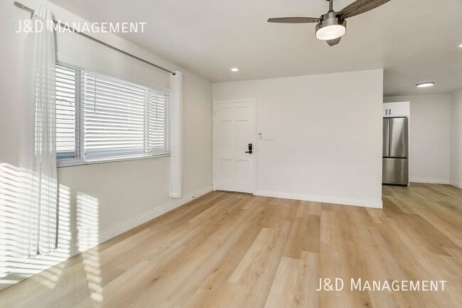 Building Photo - 2nd Floor 2 bd, 1 ba La Playa Neighborhood...