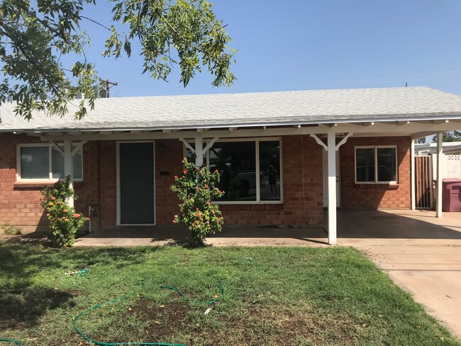 Building Photo - South Scottsdale Charmer! 4/br 3/ba with P...