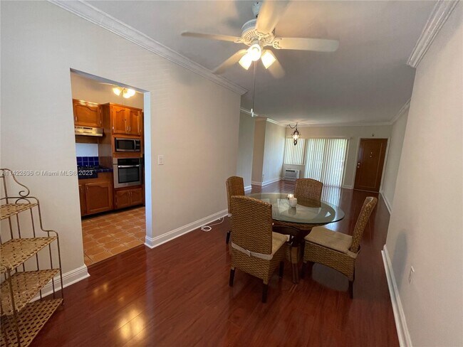 Building Photo - 9291 W Bay Harbor Dr
