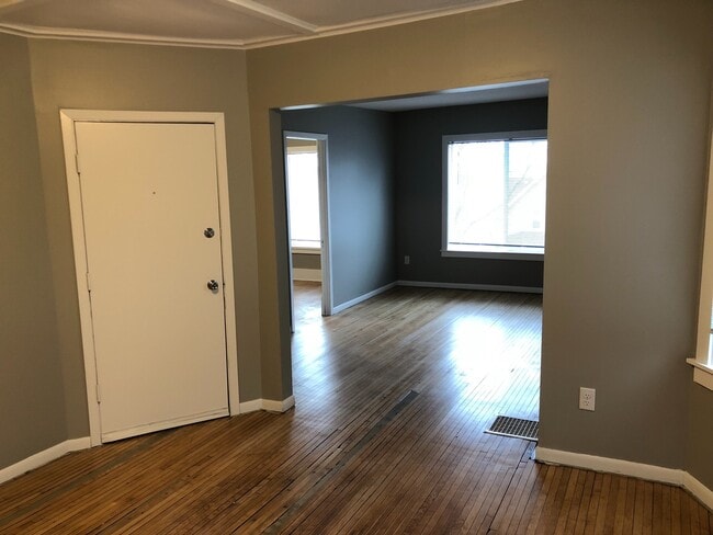 Building Photo - 868 Margaret Street