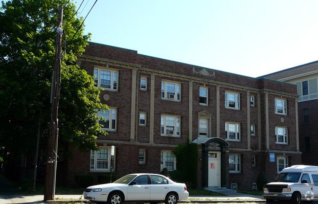 Building Photo - 100 Washington St