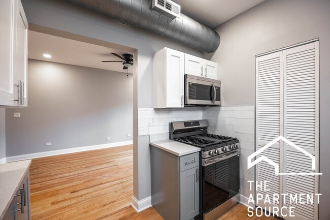 Photo - 1153 W Lunt Ave Apartment