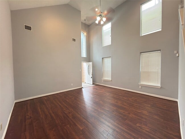 Building Photo - 10906 Panther Ct