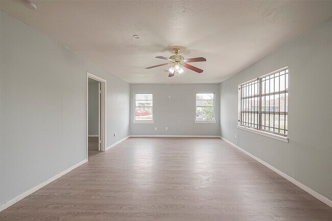 Foto del edificio - 9302 Fairland Dr