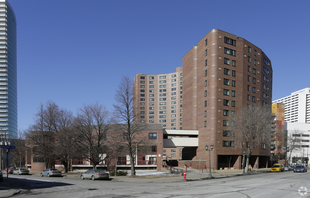 Primary Photo - Nicollet Towers