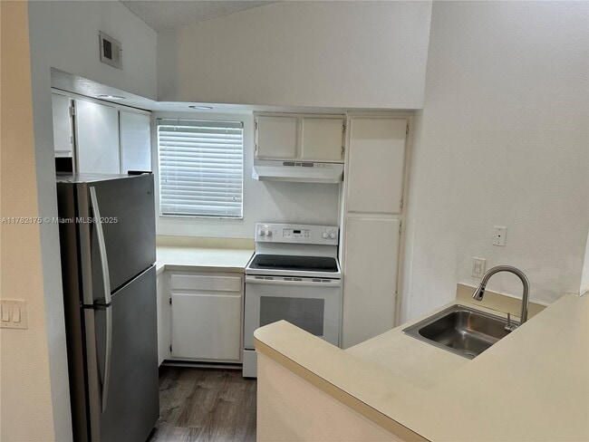 Foto del edificio - 1401 Village Blvd
