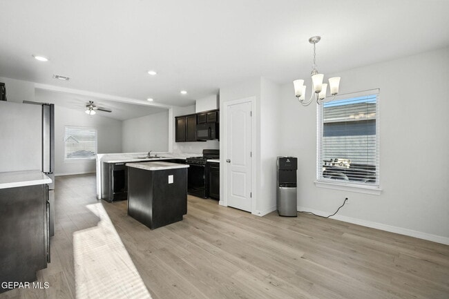 Building Photo - 1033 Candelilla St