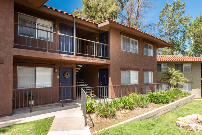 Building Photo - 1554 Border Ave