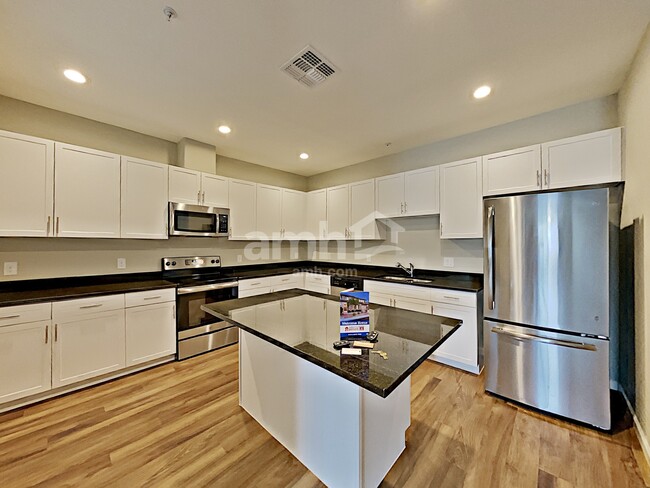 Building Photo - 20747 W Maiden Ln