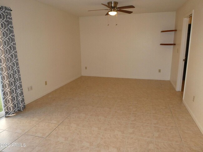 Building Photo - North Phoenix Townhome with 3 Bedrooms