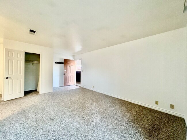 Building Photo - Las Vegas Guard-Gated Condo for Rent | Bella Vita Community | 1 Bedroom Upstairs Unit