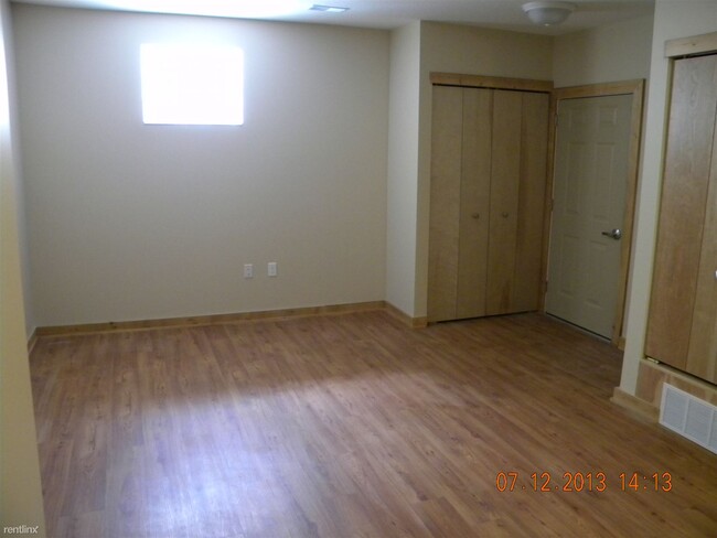 Building Photo - 2 br, 1 bath Apartment - 111 S Michigan Ave