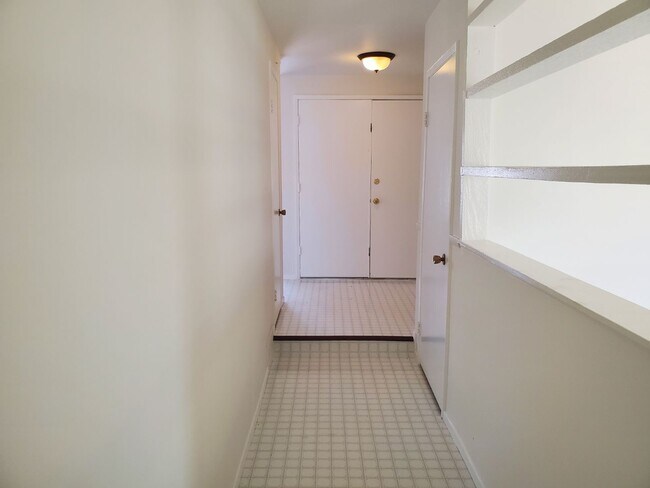 Foto del edificio - Corner lot detached SFR with a fenced yard in a wonderful neighborhood available 12/20/2025.