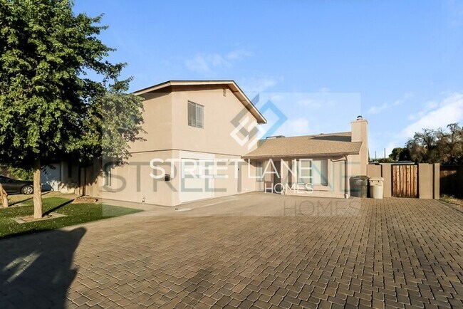 Building Photo - Spacious 6 bedroom POOL home in Glendale!