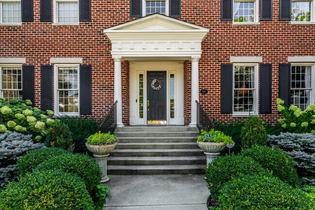 Foto del edificio - 1881 W Main St