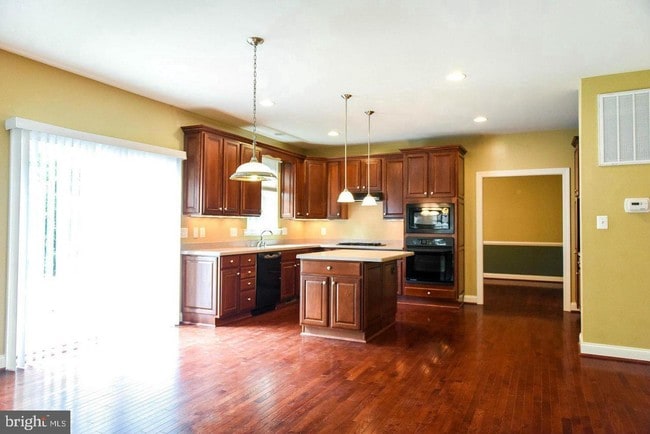 Building Photo - 20563 Carmarthen Dr