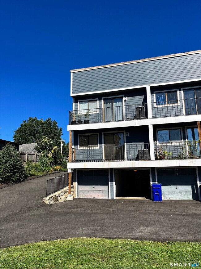 Foto del edificio - 42 Glenwood Ave