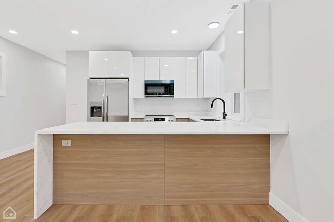 Building Photo - 2626 W 21st St