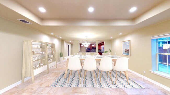 Foto del edificio - Stylish & bright Ridglea North home steps from Berney Park