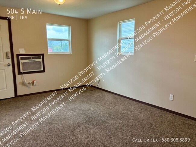 Building Photo - 504 S Main-
