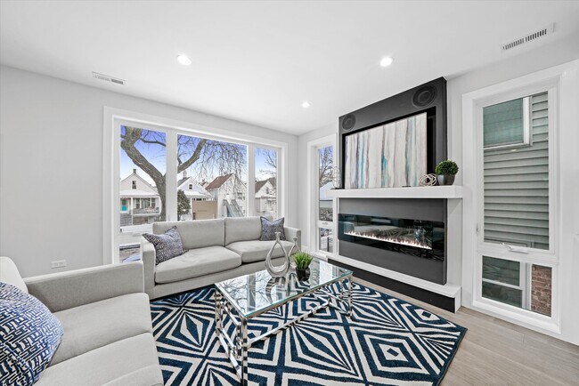 Foto del edificio - 4222 N Bernard St