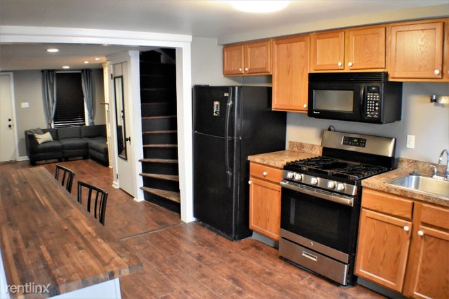 Building Photo - 3 br, 1 bath House - 412 hannum ave