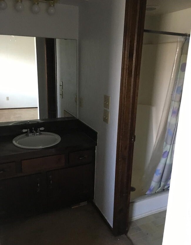 Building Photo - 908 Ranchoak Ct