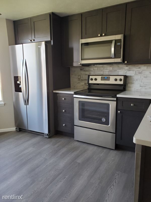 Building Photo - 2 br, 2 bath Townhome - 9108 West Plymouth...
