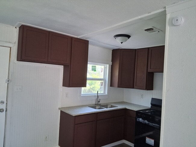 Building Photo - 1302 Pecan St