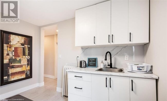 Building Photo - 38 Inchbury St