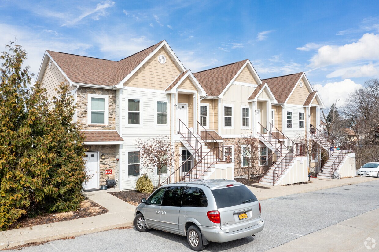 Building Photo - 16 Knolls Blvd