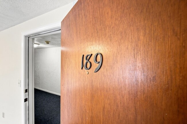 Building Photo - 20 Kenmar Dr