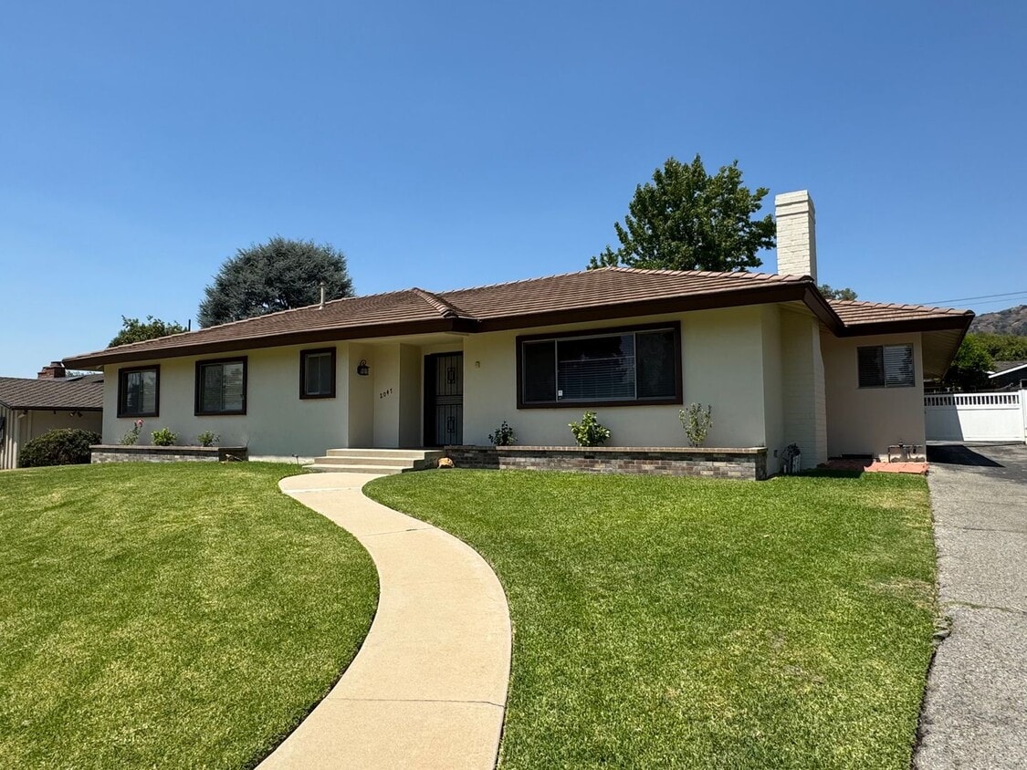 Primary Photo - Beautiful Glendora Home in Desireable Area