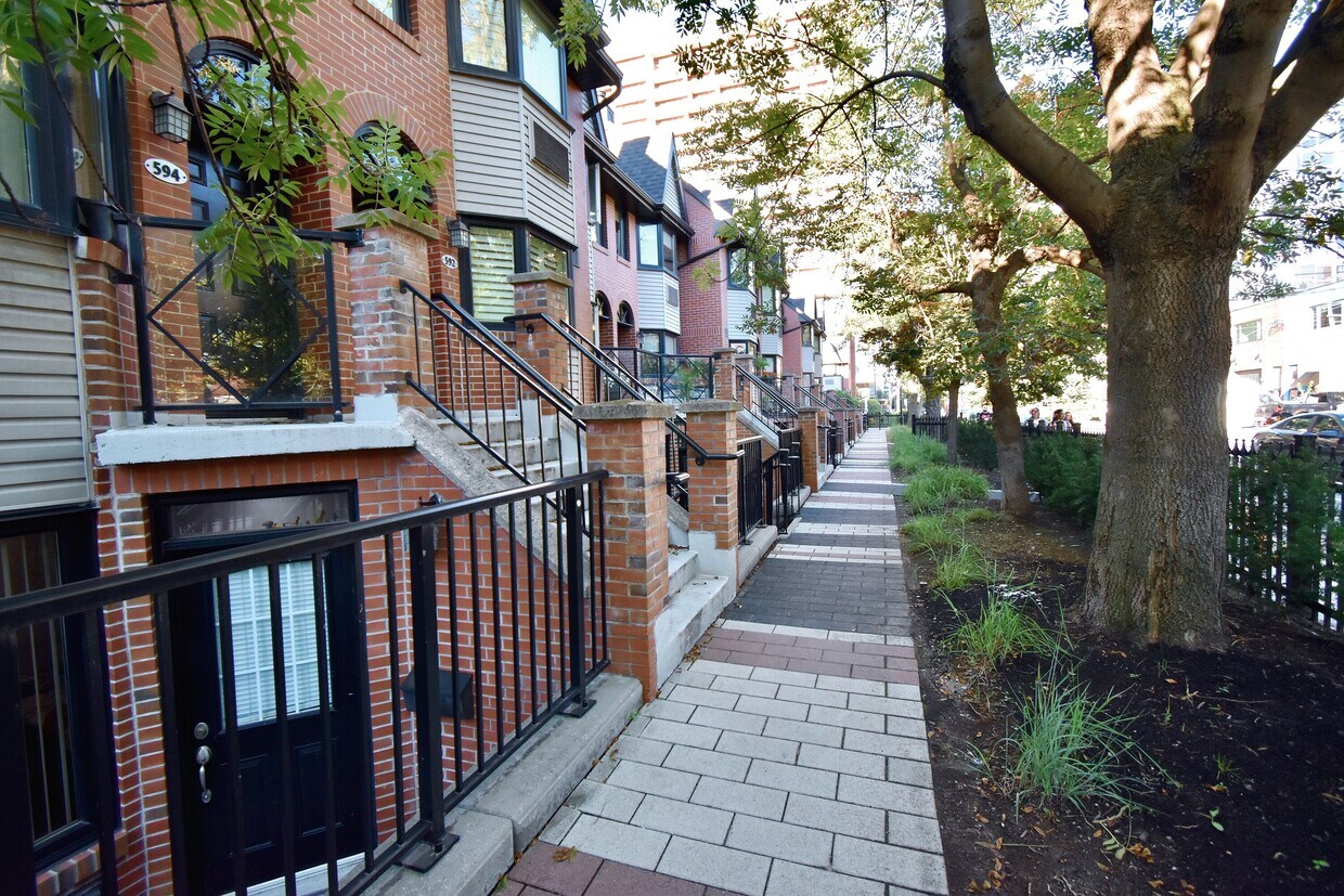 Photo principale - 596 A Wellington St W