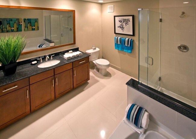 Foto del edificio - Impeccable Attention To Detail, 10ft Ceili...