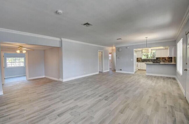 Foto del edificio - 455 NE 36th St