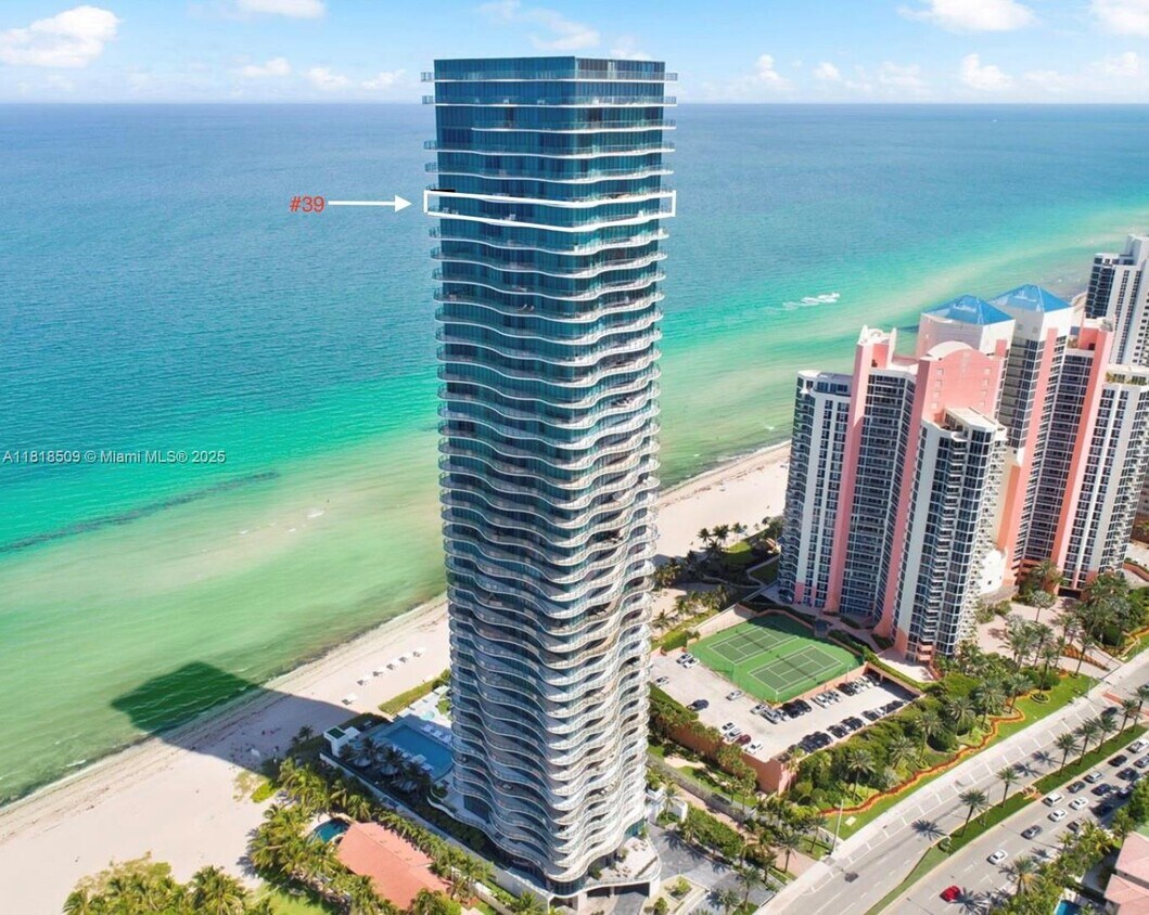 Foto principal - 19575 Collins Ave