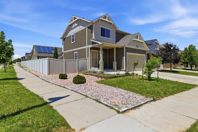 Foto del edificio - $2,940.95 - 4 Bed, 3 Bath Home in Denver with Central A/C and Fenced in Yard!