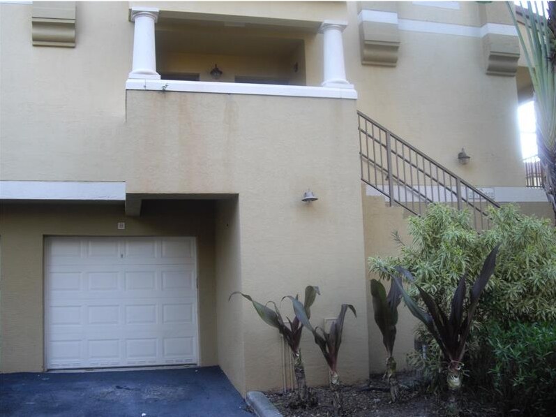 Foto principal - 751 N Pine Island Rd