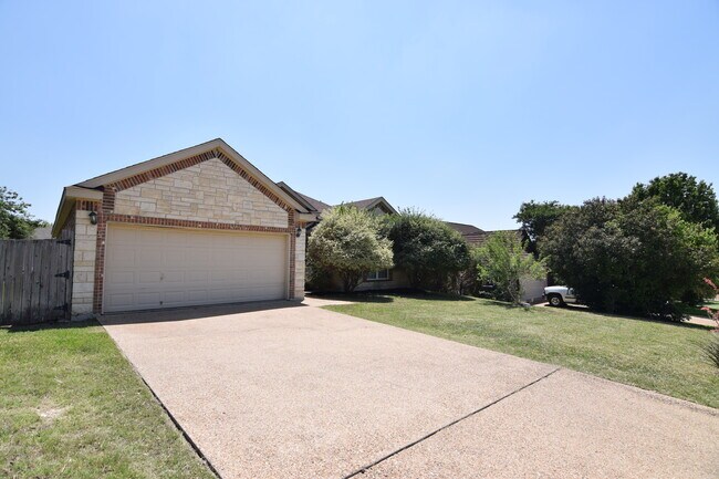 Foto del edificio - 1013 Canyon Ridge Dr