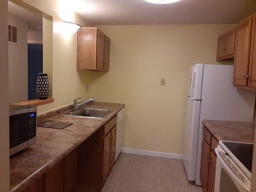 Building Photo - 1600/month 2 bed/2bath