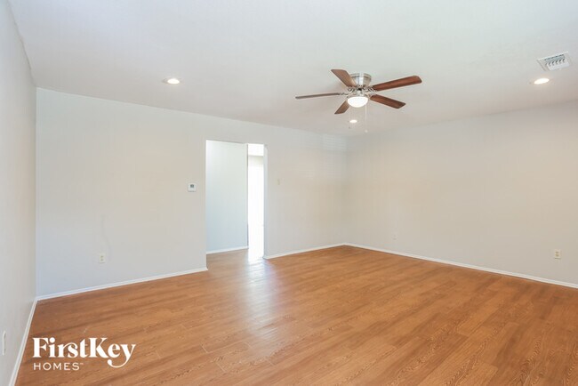 Building Photo - 416 Saffron Circle